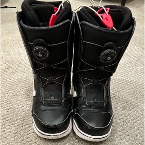 Vans,Snowboard Boots, Men’s Size 9